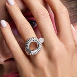 Oera Ribbed Diamond Statement Ring