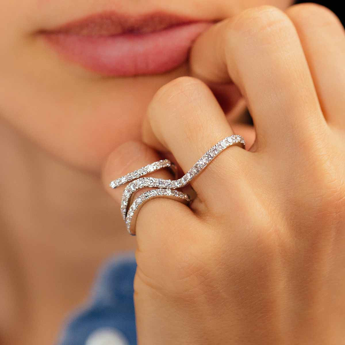 Two finger hot sale diamond ring