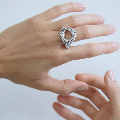 Oera Ribbed Diamond Statement Ring Image 2