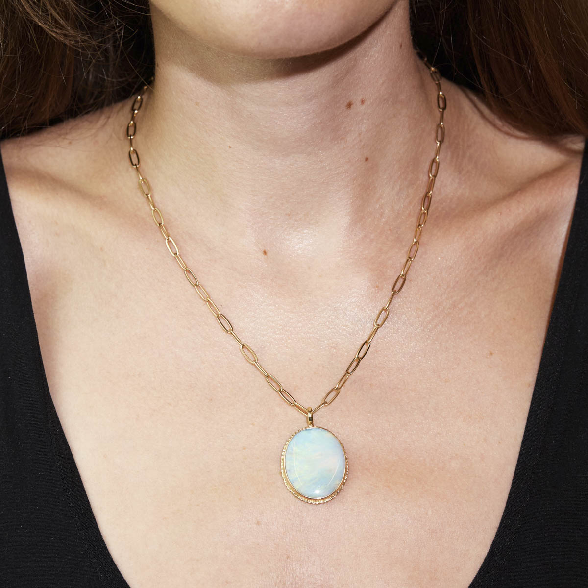 Store Opal pendant